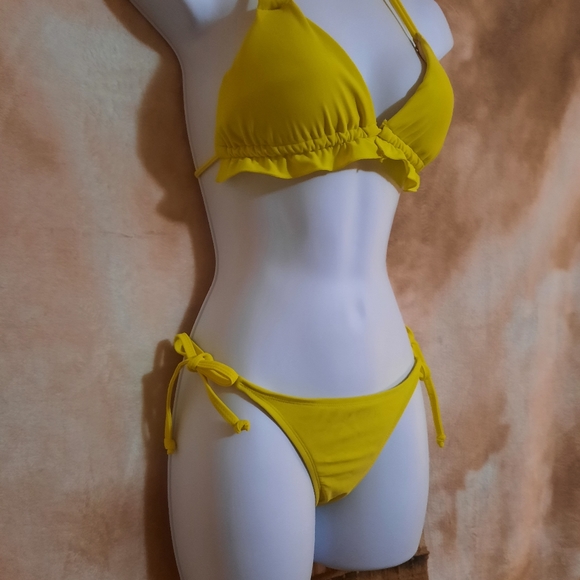 Yellow Swimsuit - Picture 6 of 11